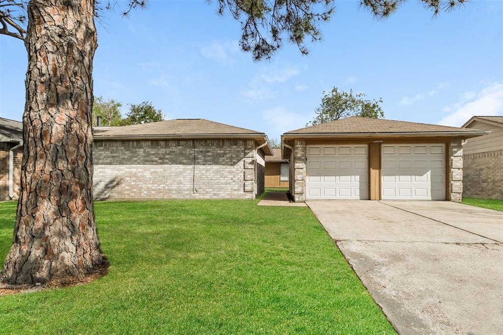 13614 Wimbledon Oaks Dr in Houston, TX - Building Photo