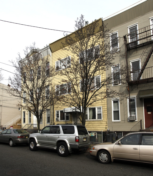 126 St Pauls Ave in Jersey City, NJ - Building Photo - Building Photo