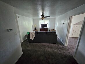 563 W Scott St, Unit 563 B W Scott St in Fond du Lac, WI - Foto de edificio - Building Photo
