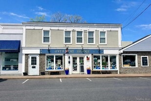 22 Ludlam Ave in Bayville, NY - Building Photo