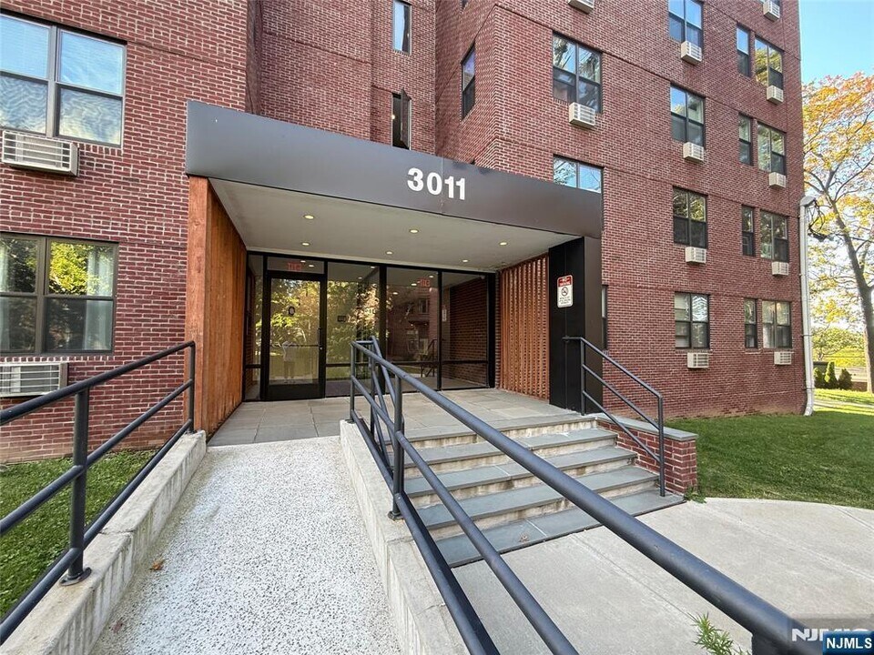 3011 Edwin Ave in Fort Lee, NJ - Building Photo
