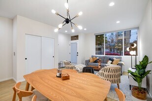 8042 14th Ave NW in Seattle, WA - Building Photo