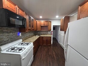 930 S Clinton Ave in Trenton, NJ - Building Photo - Building Photo