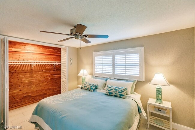 property at 1424 Windsor Ct