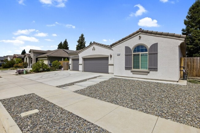 3116 S Kennedy St in Visalia, CA - Building Photo - Building Photo