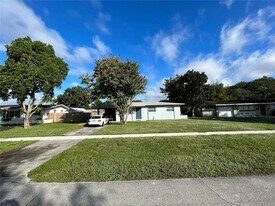 6829 NW 12th St in Plantation, FL - Building Photo