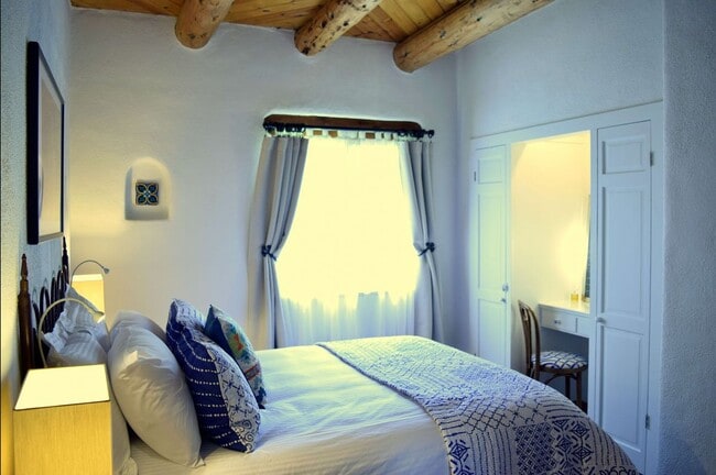 226 Kit Carson Rd in Taos, NM - Building Photo - Building Photo