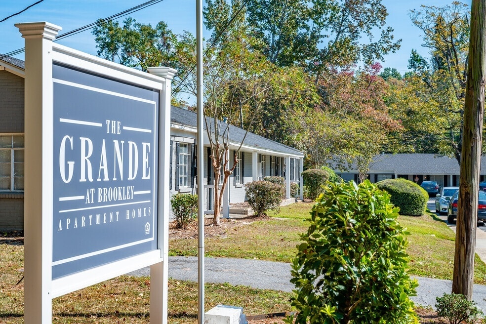 The Grande at Brookley Apartments in Mobile, AL