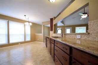 2215 Friarwood Trail in Houston, TX - Building Photo - Building Photo