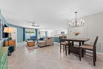 12575 Creekside Mnr Dr in Jacksonville, FL - Foto de edificio - Building Photo