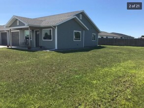 109 Craig Ct, Unit 111 in Brookings, SD - Building Photo - Building Photo