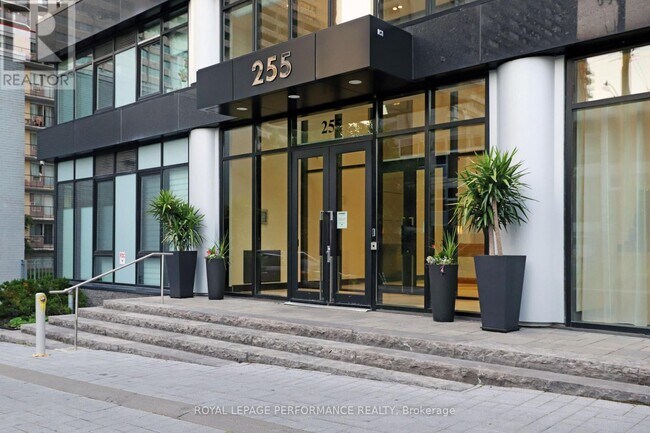 255-1255 Bay St in Ottawa, ON - Building Photo - Building Photo