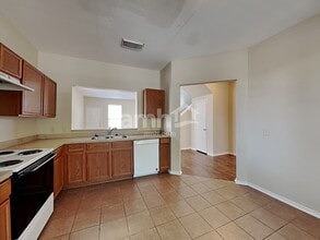 6013 Midcrown Dr in San Antonio, TX - Building Photo - Building Photo
