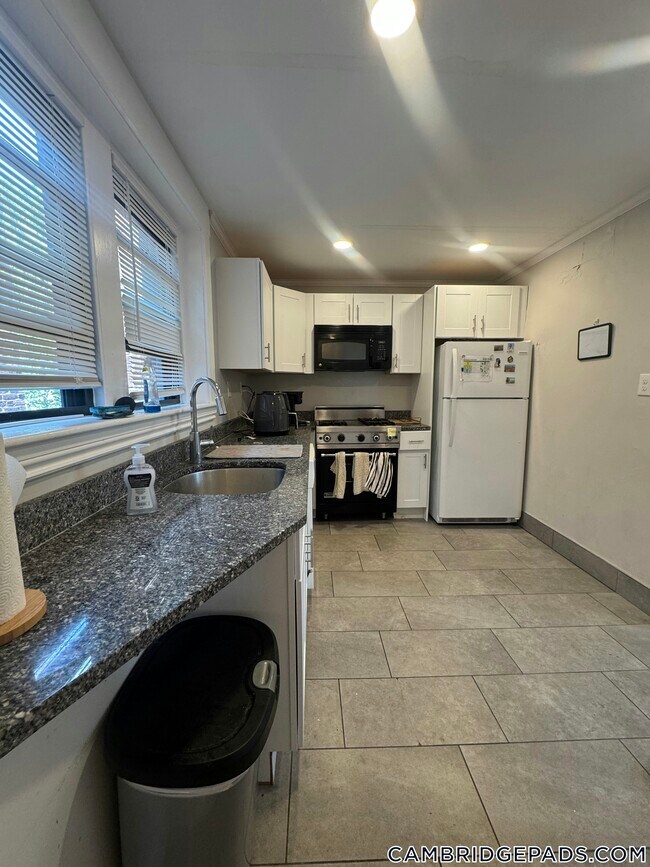 9 Upland Rd in Cambridge, MA - Building Photo - Building Photo