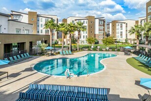The Crossings Student Apartments in Sacramento, CA - Building Photo