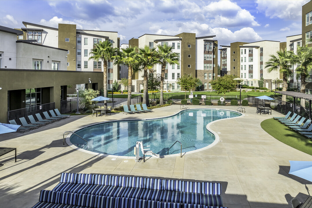 The Crossings Student Apartments in Sacramento, CA - Building Photo