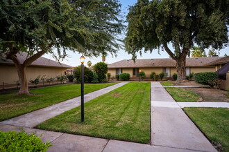 The Northbrook Apartments in Fresno, CA - Building Photo - Building Photo