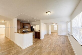 6780 Meade St in Hollywood, FL - Building Photo - Building Photo