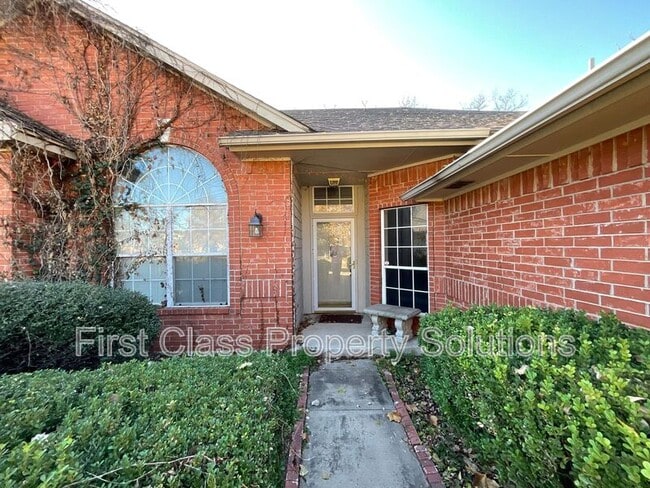 2206 Barton St in Norman, OK - Building Photo - Building Photo