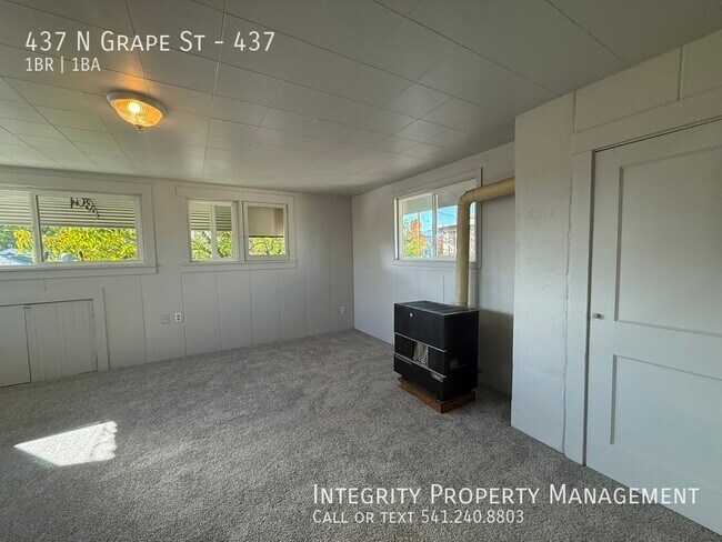 437 N Grape St in Medford, OR - Building Photo - Building Photo