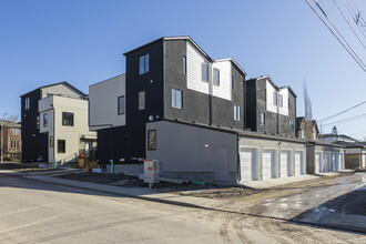 2139 31 Av SW in Calgary, AB - Building Photo - Building Photo