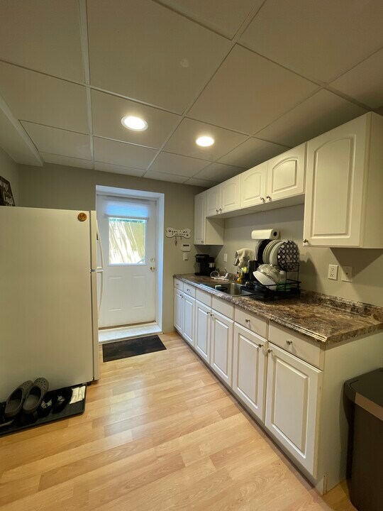 18 Old Neck Ct in Manorville, NY - Building Photo
