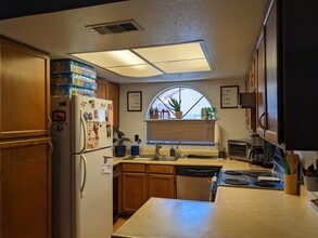 925 N College Ave, Unit D213 in Tempe, AZ - Building Photo - Building Photo