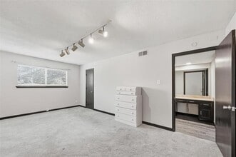 7031 Holly Hill Dr in Dallas, TX - Building Photo - Building Photo