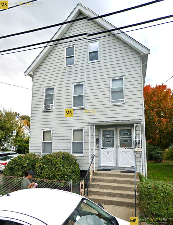 21 Shepard St, Unit 4 in Boston, MA - Foto de edificio