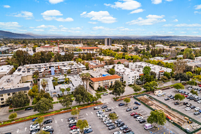 400 S Mentor Ave in Pasadena, CA - Building Photo - Building Photo