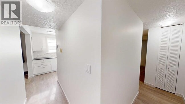 9515-9100 100 Ave. in Grande Prairie, AB - Building Photo - Building Photo