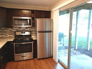15 Gant Cir in Streamwood, IL - Building Photo - Building Photo