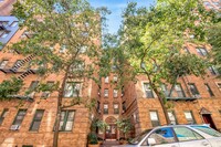 226 East 70th Street in New York, NY - Foto de edificio - Floor Plan