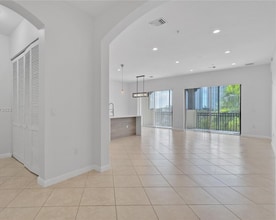 3055 NW 126th Ave in Sunrise, FL - Foto de edificio - Building Photo