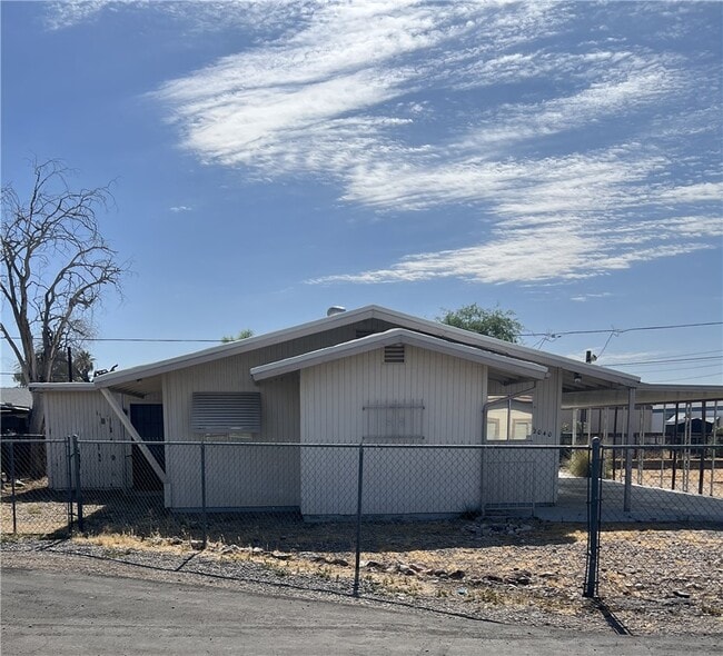 property at 2040 Swan Cove N