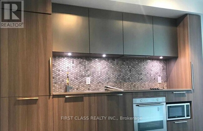 property at 85-1585 Wood St