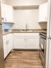 Apartments at Decker Lake in West Valley City, UT - Foto de edificio - Building Photo