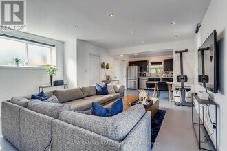 42 Lakeview Ave in Toronto, ON - Building Photo - Building Photo