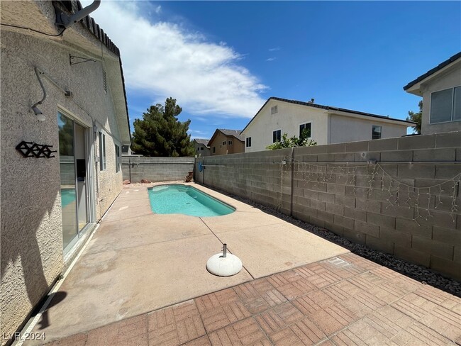 7420 Flat Rock St in Las Vegas, NV - Building Photo - Building Photo