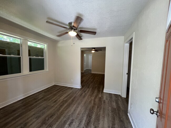 1975 W 12th St in Jacksonville, FL - Building Photo - Building Photo