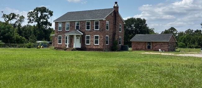 property at 625 W Brentwood St
