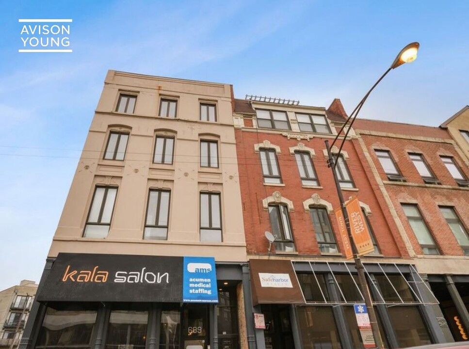 Avenue Lofts in Chicago, IL - Building Photo