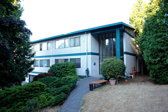 Evanston Apartments in Seattle, WA - Building Photo - Building Photo