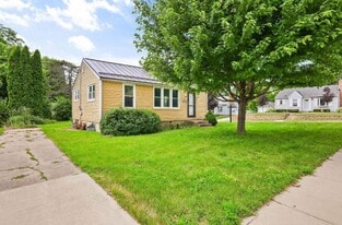 426 Hillcrest Dr in Sun Prairie, WI - Building Photo