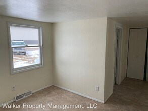 400 Gilbert St in Footville, WI - Foto de edificio - Building Photo