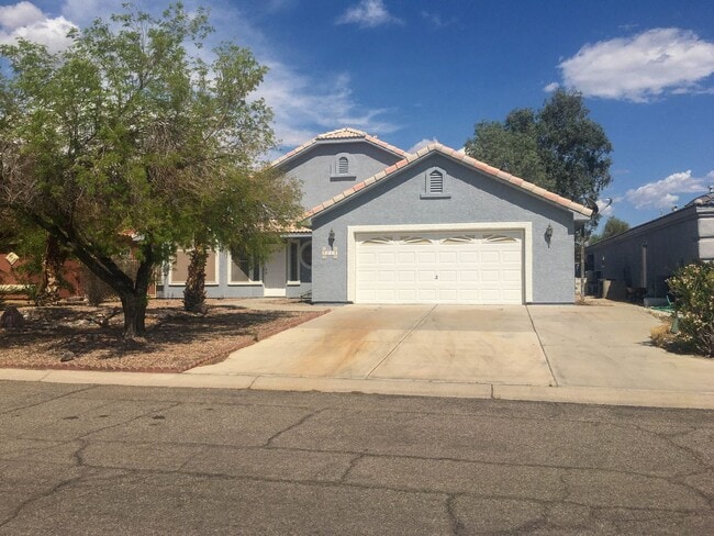 property at 5714 Desert Lakes Dr