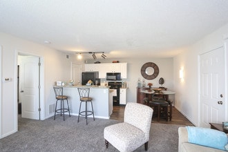 Pinegate in Merriam, KS - Foto de edificio - Interior Photo