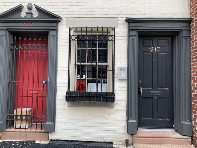217 Vine St, Unit Old City FANTASTIC Studio in Philadelphia, PA - Building Photo - Building Photo