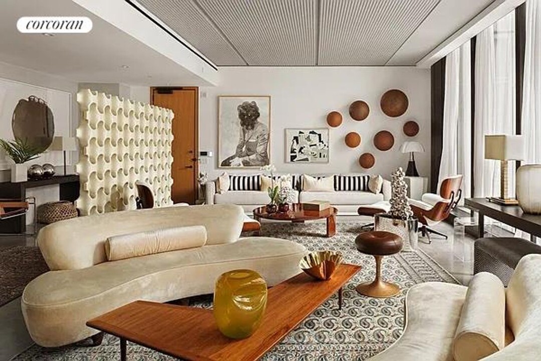 100 E 53rd St in New York, NY - Building Photo