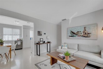 3641 SW 29th St-Unit -3643 in Miami, FL - Foto de edificio - Building Photo